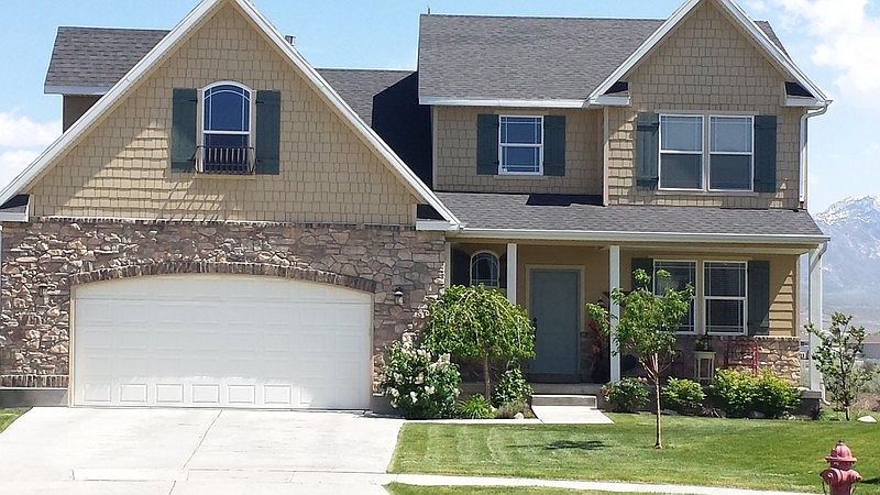 1st image of 182 E Devonshire Cir