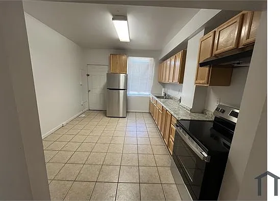 631 N Robinson St — Photo 4