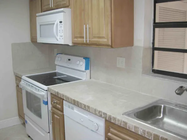 3432 NW 86th Way, Sunrise, FL 33351