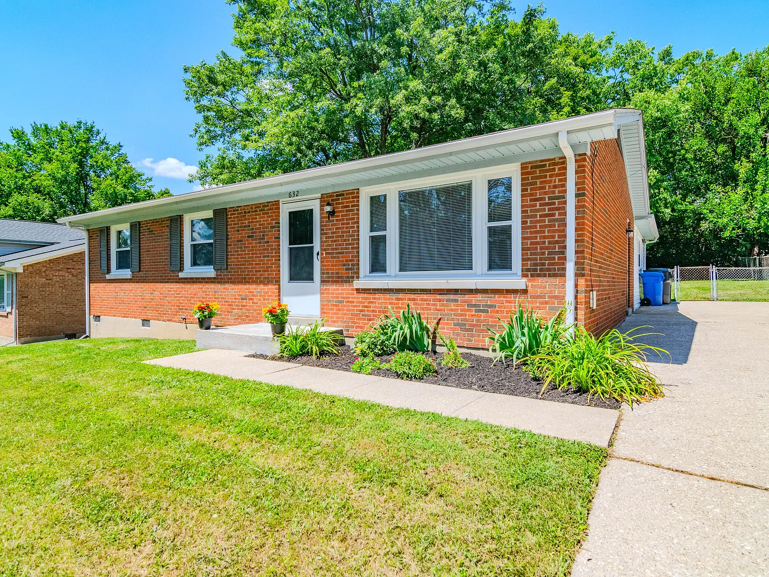 3 bed, 1.5 bath, 1305 sqft, $1,800 — Photo 1