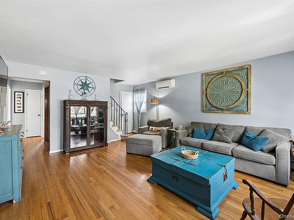3rd image of 231 E Hampton Road