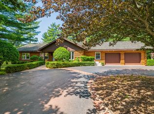 24725 W Sunset Ct, Mundelein, IL 60060