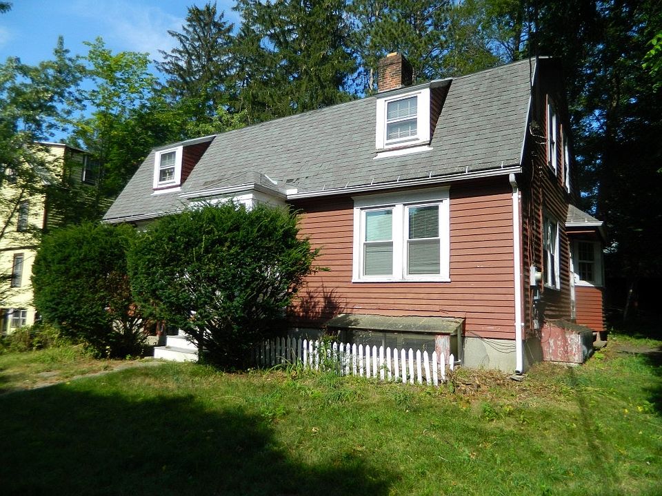 2nd image of 215 Sunset Ave