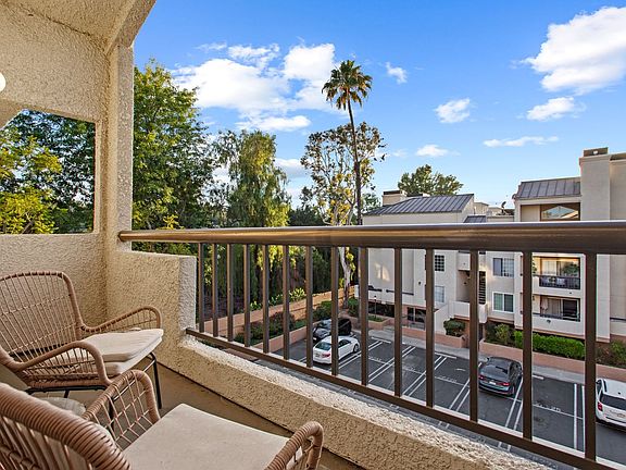 5th image of 5515 Canoga Ave APT 325