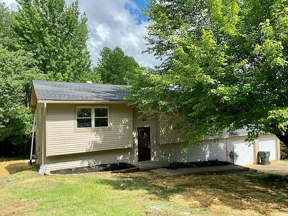 2nd image of 120 S Russell Dr