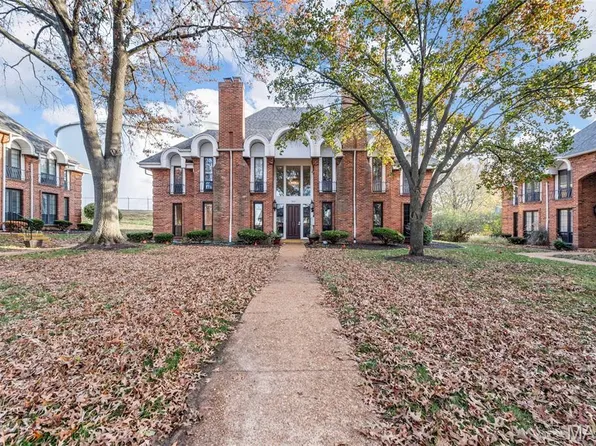 916 Claytonbrook Dr APT 1, Ballwin, MO 63011