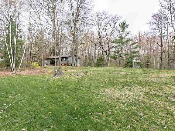 3rd image of 105 E Youngs Ct