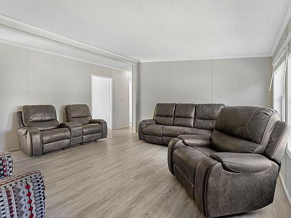 2nd image of 407 Riverview Ct