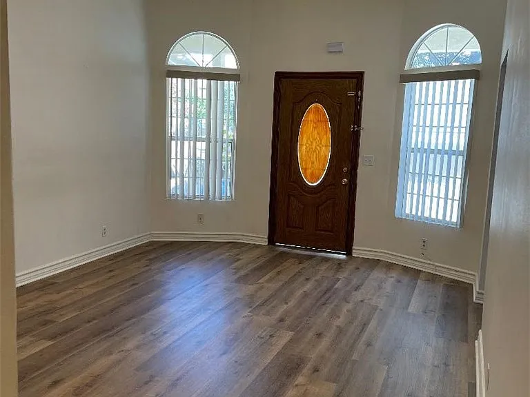 607 E Olive Ave — Photo 7