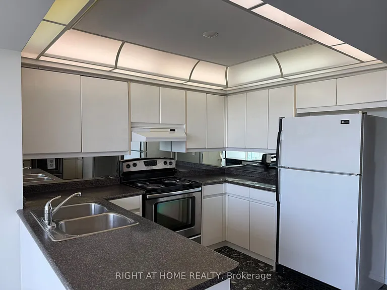 7300 Yonge St #1604 — Photo 35