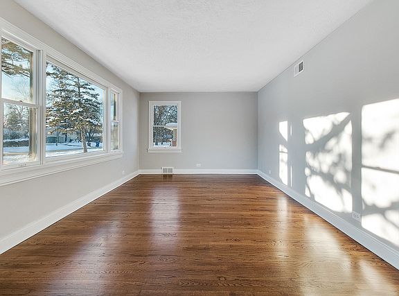 5th image of 316 Crestwood Dr