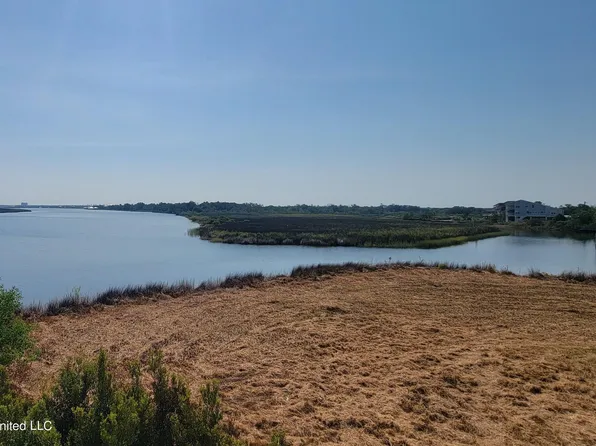 11034 Clleeves St #4/3, Bay Saint Louis, MS 39520