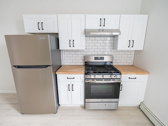 2nd image of 226 Montgomery St #3