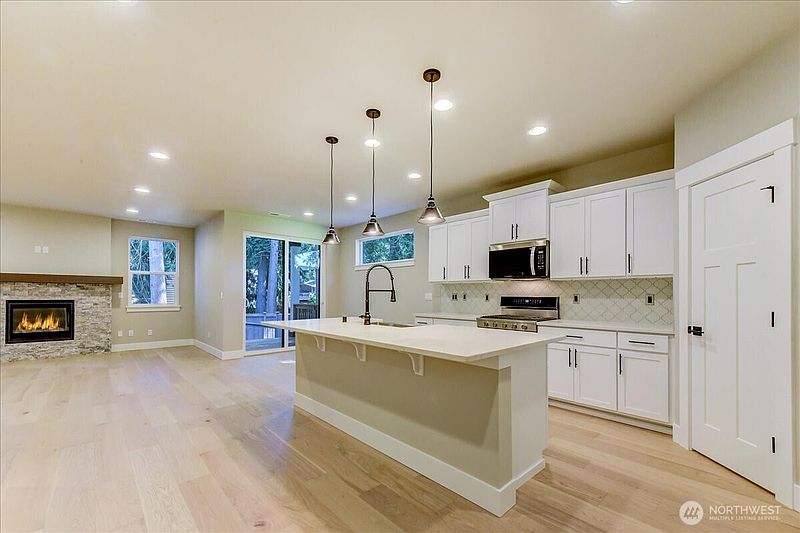 5th image of 19312 Meridian Drive SE #CW 11