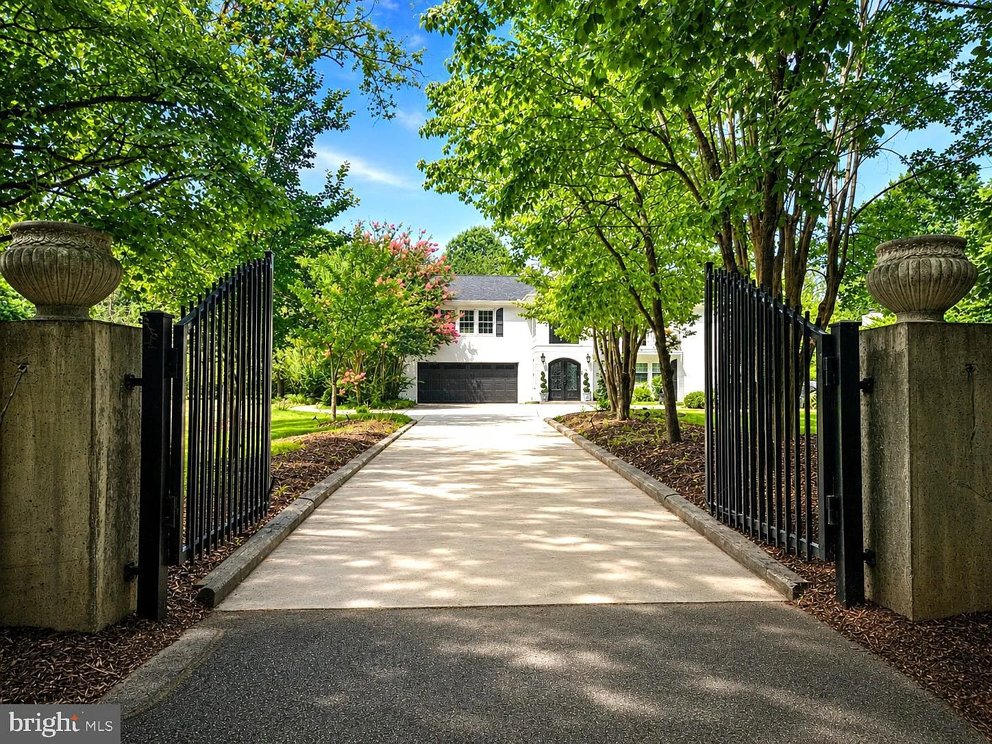 4 bed, 3.5 bath, 2528 sqft, $8,500 — Photo 2