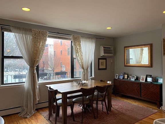 3rd image of 182 De Graw St #2
