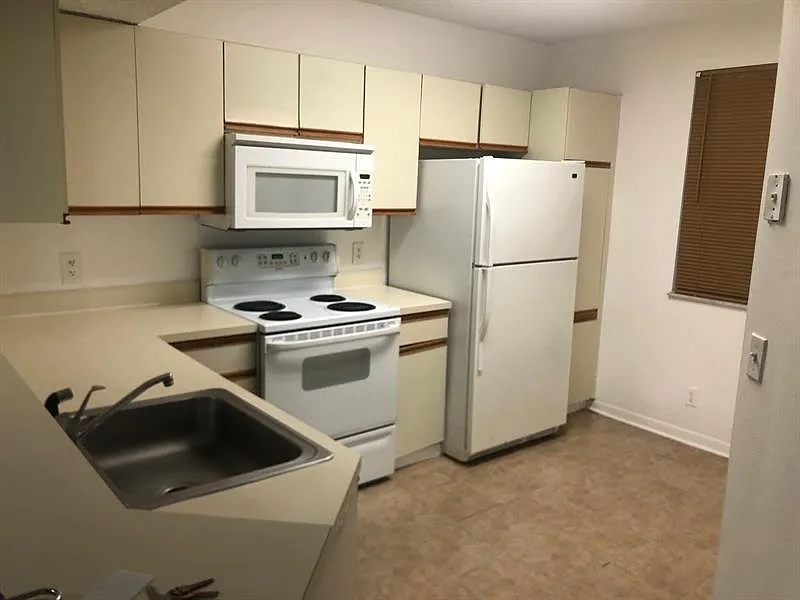 1 bed, 1.0 bath, 733 sqft, $1,750 — Photo 3