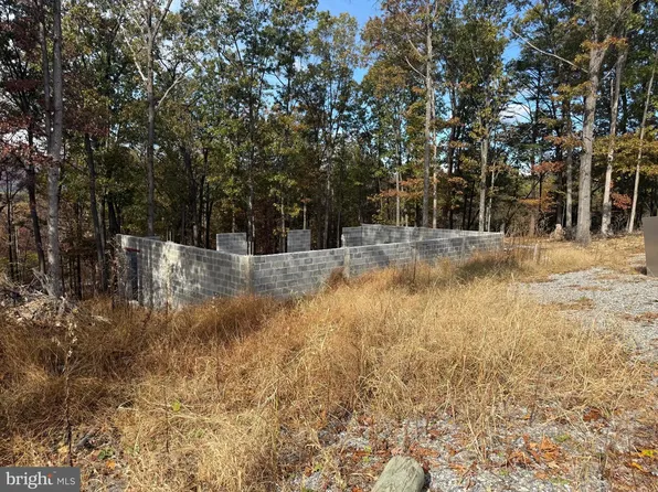 4272 Timber Ridge Rd, Berkeley Springs, WV 25411