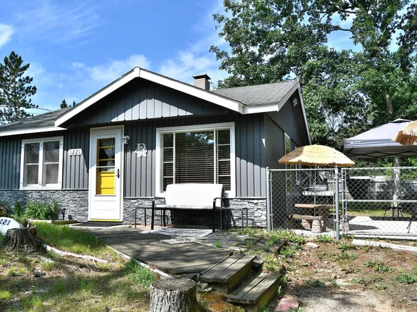 1221 Hollywood Dr, Saint Helen, MI 48656