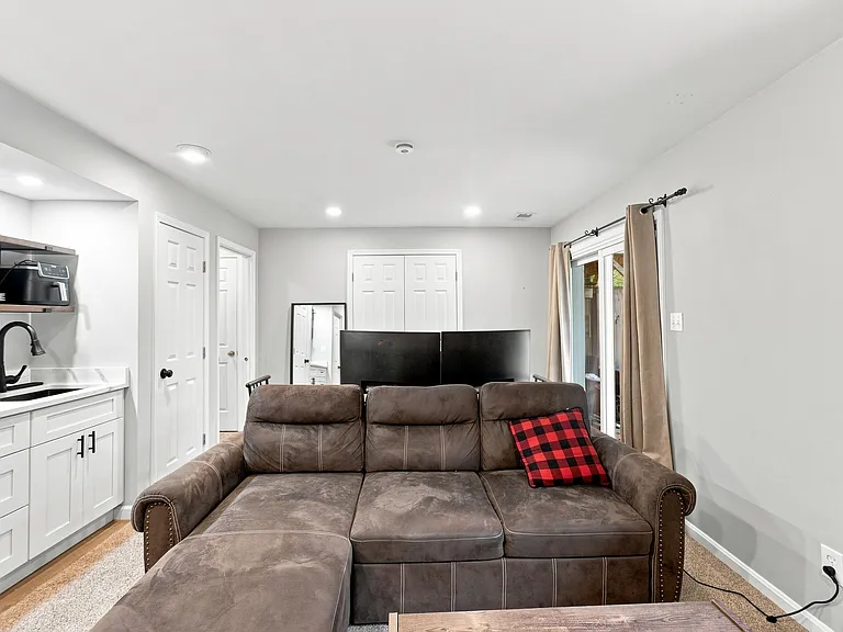 500 Beacon Dr — Photo 34
