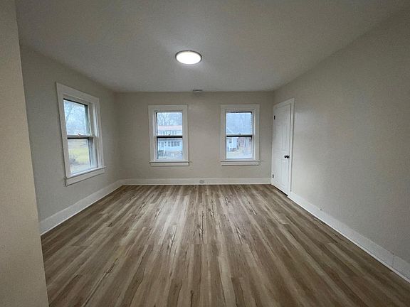 2nd image of 304 Highland Avenue Ext