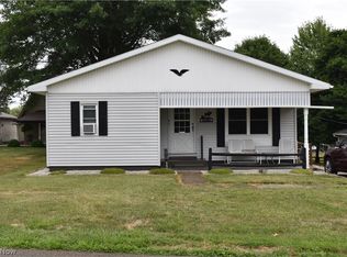 558 6th St NW, Carrollton, OH 44615