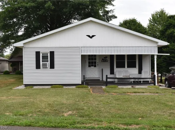 558 6th St NW, Carrollton, OH 44615