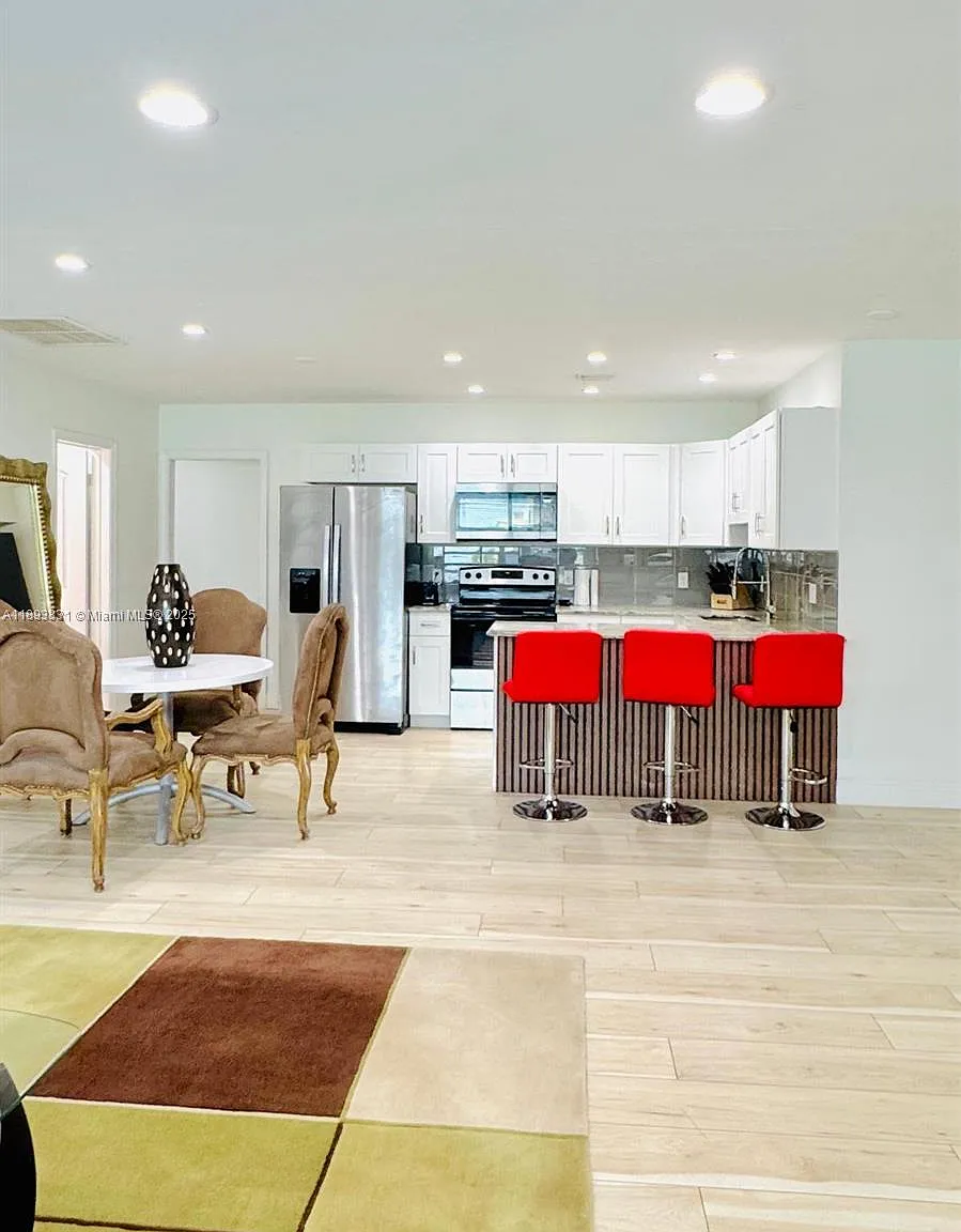 Deerfield Beach Estates — Photo 1