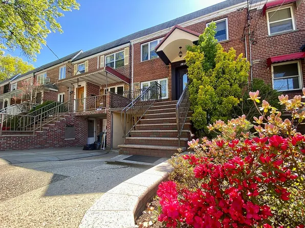 61-56 71st St, Middle Village, NY 11379