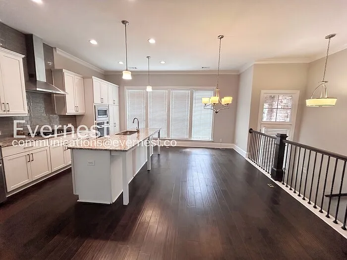 2140 Coventry Dr — Photo 3