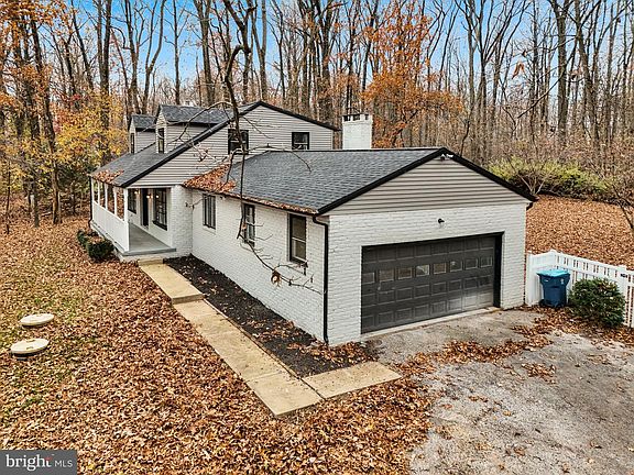3rd image of 7923 Hickory Rd