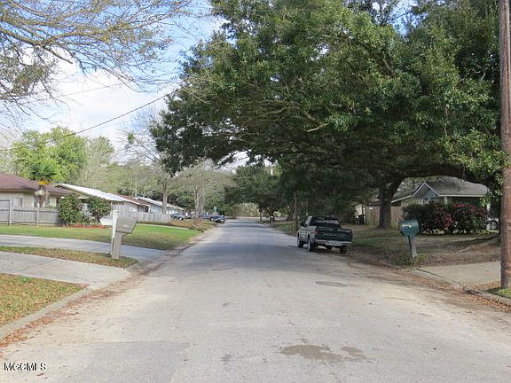 2nd image of 114 Hickory Dr