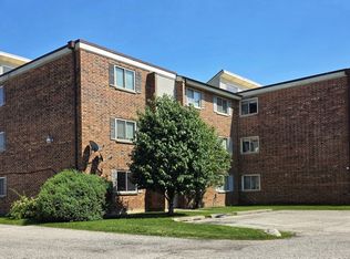 3223 W Lake Ave #1C, Glenview, IL 60026