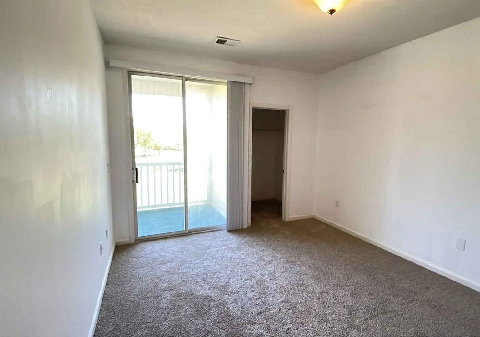 Special! 2 Bedroom/2 Bath Condo; 1/2 Off Rent Second Month — Photo 2