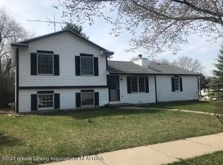 112 E Claremore Dr, Lansing, MI 48911