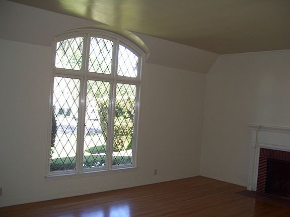 4th image of 2130 E 2nd St
