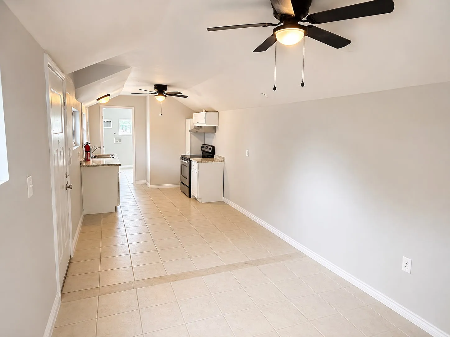 1120 N Harrison Ave — Photo 4