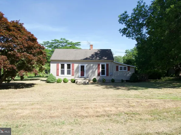15271 Waterfield St, Painter, VA 23420