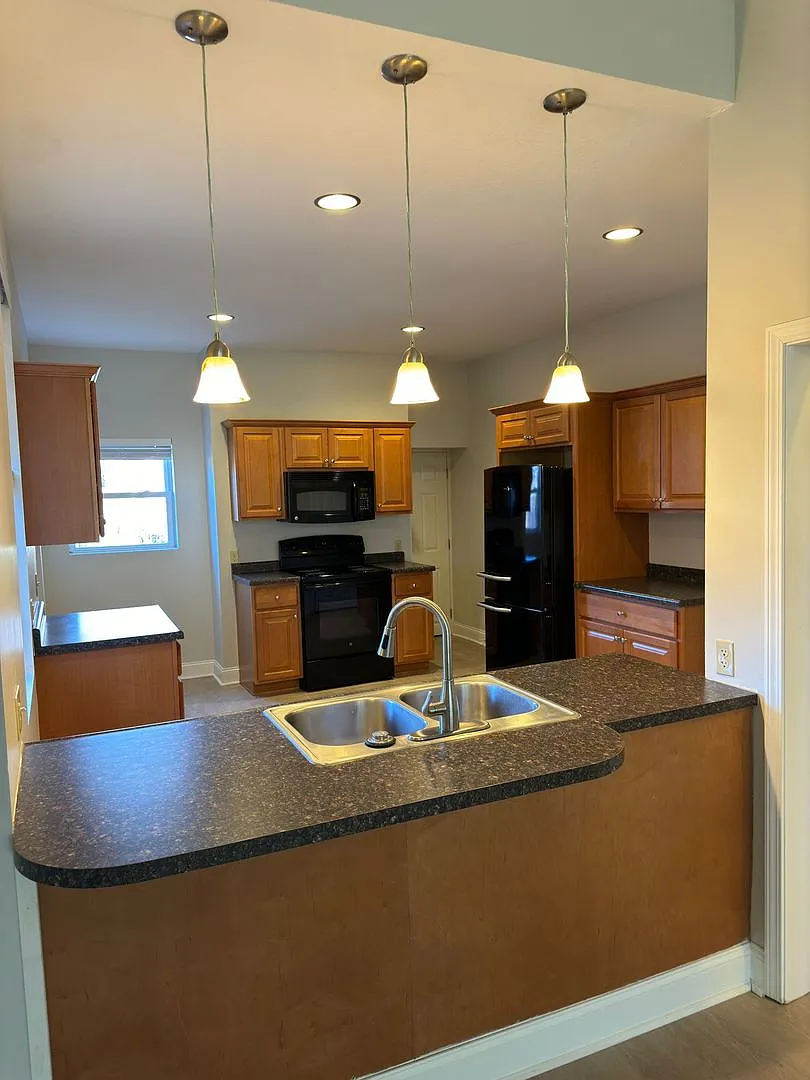 Spacious 4BD 2BA House in Pittsburgh! — Photo 2