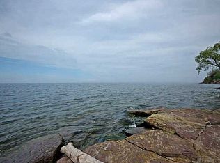 641 Ontario Dr, Ontario, NY 14519