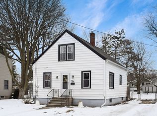 706 Carlson St, Sycamore, IL 60178