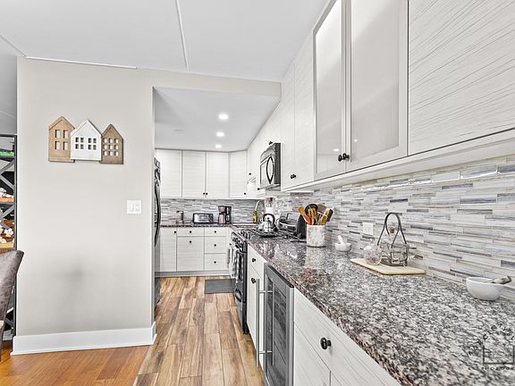 3rd image of 1460 Fairlane Dr APT 303