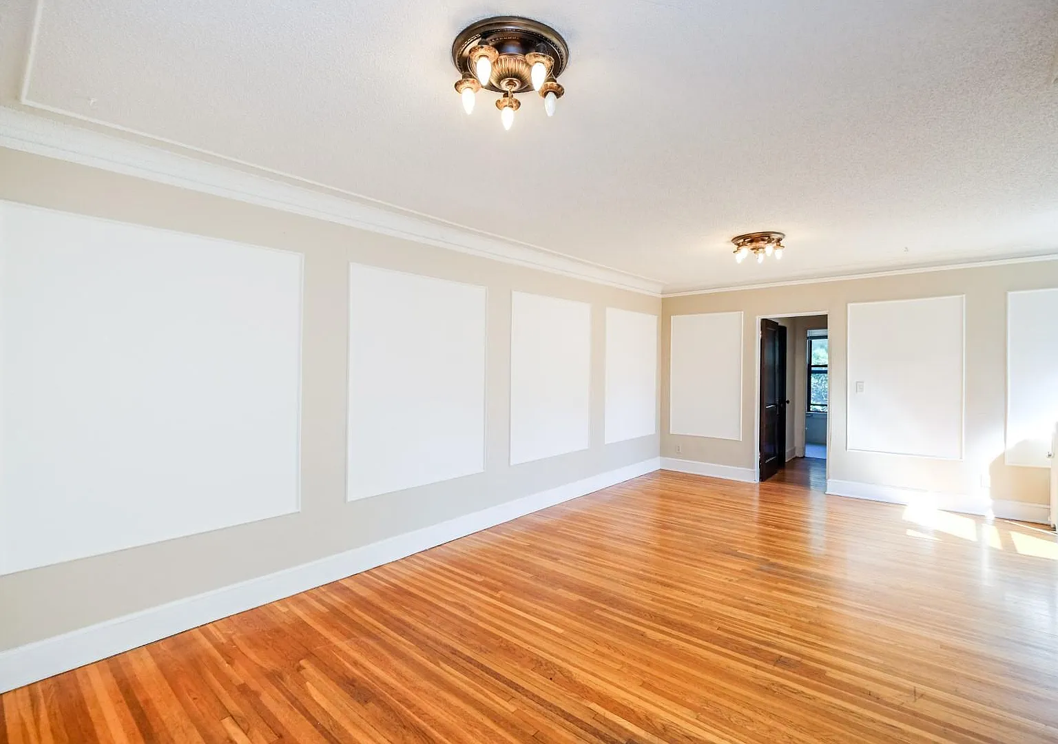 Yale Apartments — Photo 4