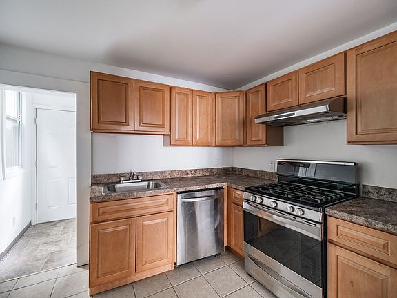 5th image of 1535 S Hicks St