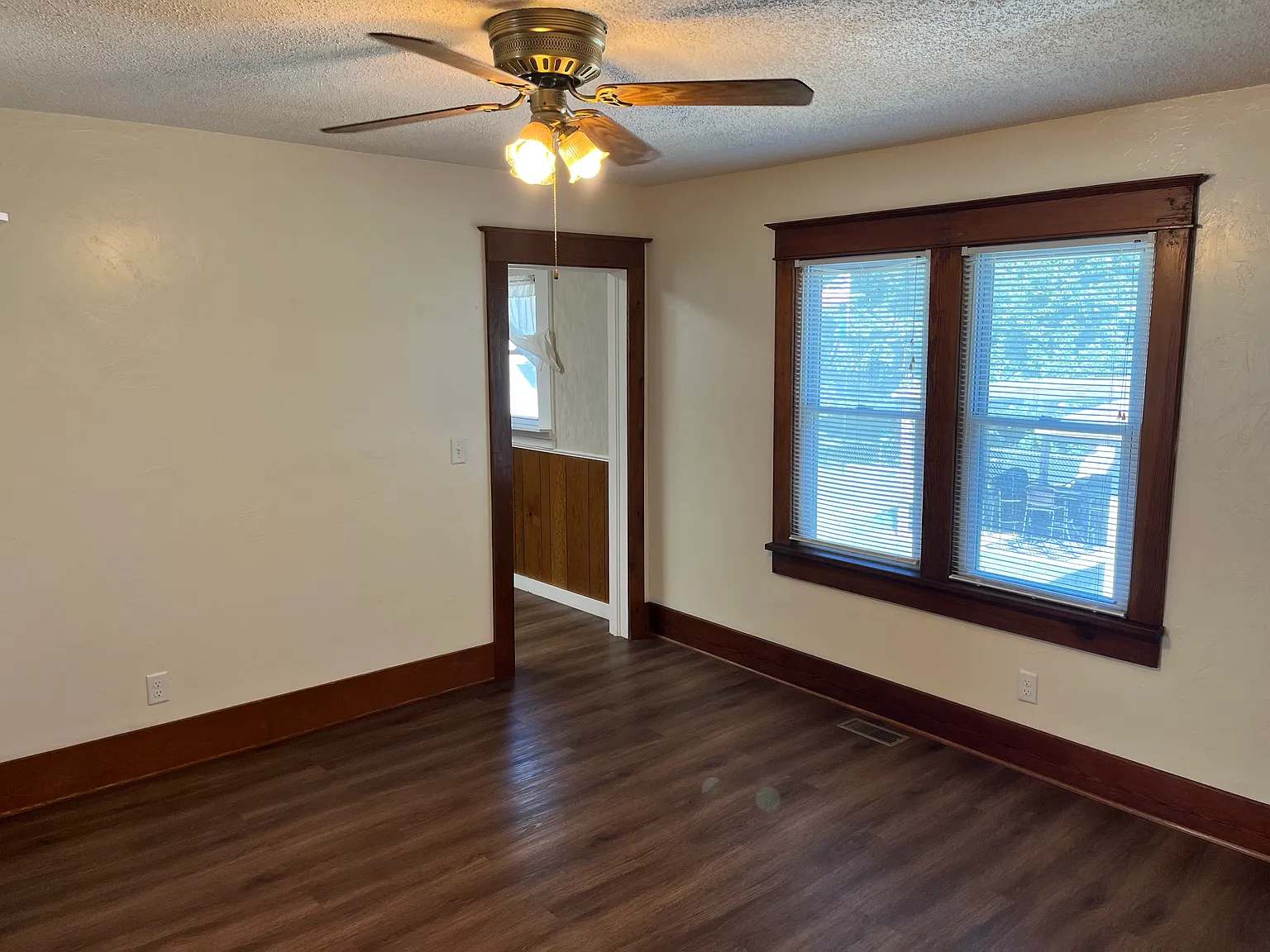 2 bed, $1,050 — Photo 4