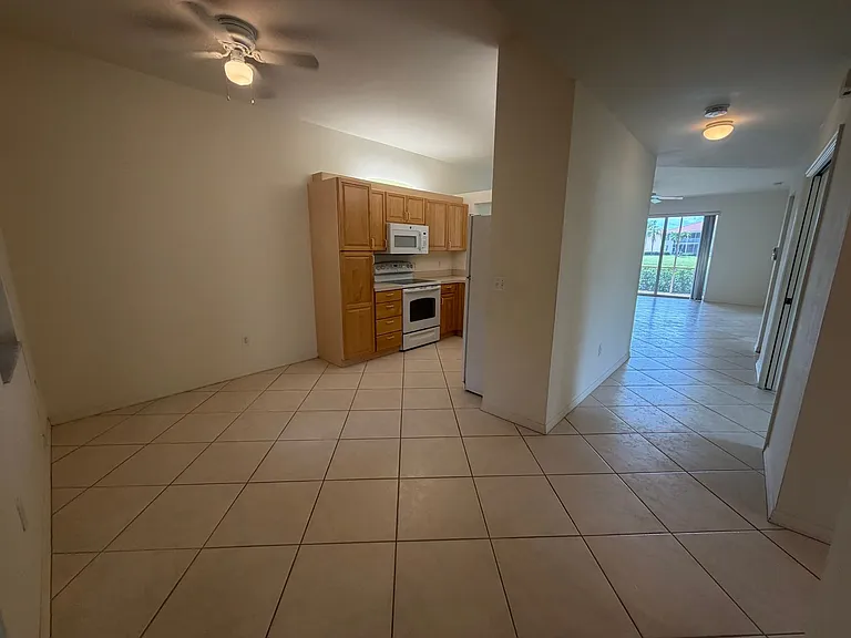 330 Robin Hood Cir #102 — Photo 5