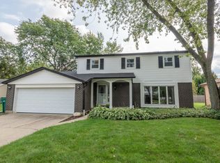 481 Sussex Ct, Buffalo Grove, IL 60089