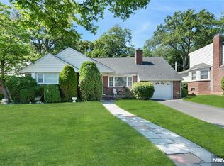 10-01 Plymouth Dr, Fair Lawn, NJ 07410