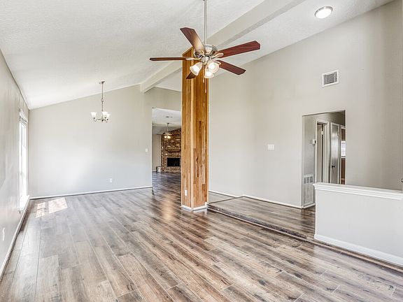 5th image of 15118 Loma Paseo Dr