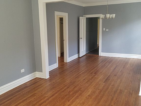 3rd image of 5752 W Ainslie St #2